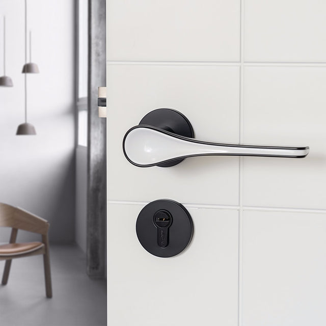 Sleek Two-Tone Door Handle - Level Decor