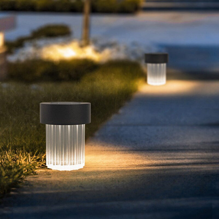 Léon Outdoor Garden Lamp